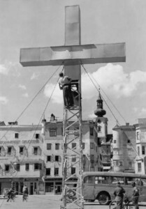 Traunsteinkreuz am Gmundner Rathausplatz